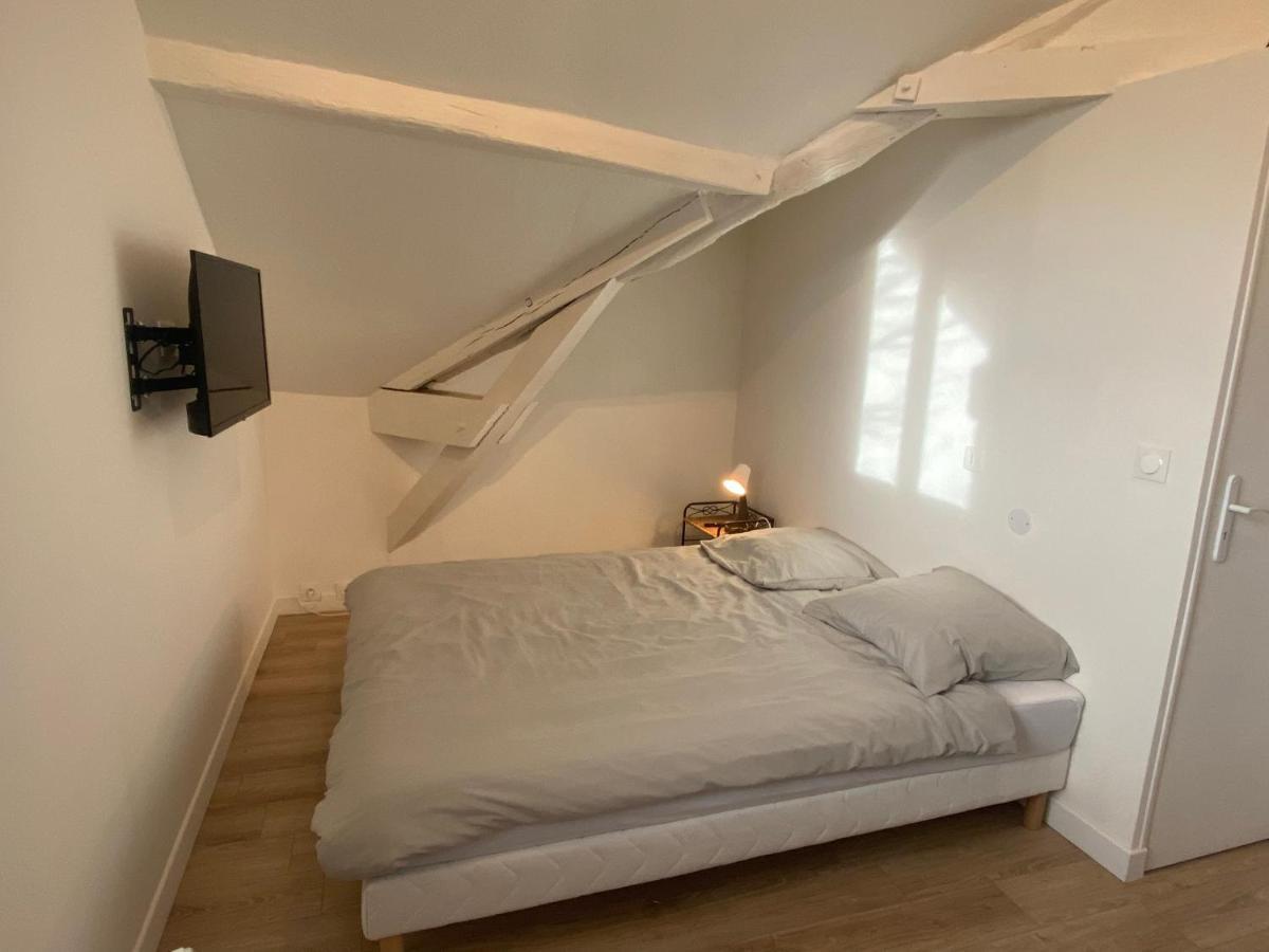Studio Dans Les Ecuries Du Chateau Bonnelles Экстерьер фото